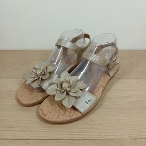 b.o.c. Sandals Womens 10 Gold Leather Flower Comfort Slingback